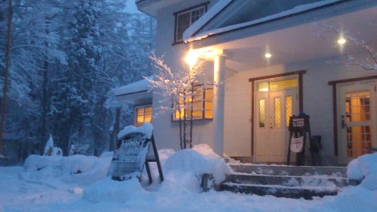 Sunny Side Hut Bed and Breakfast Hakuba Eksteriør billede